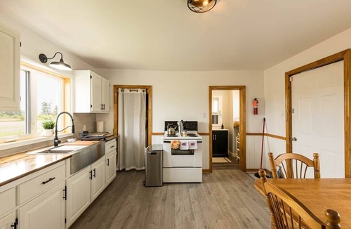 Grand River House | The Lobster Lodge - Countryside Retreat