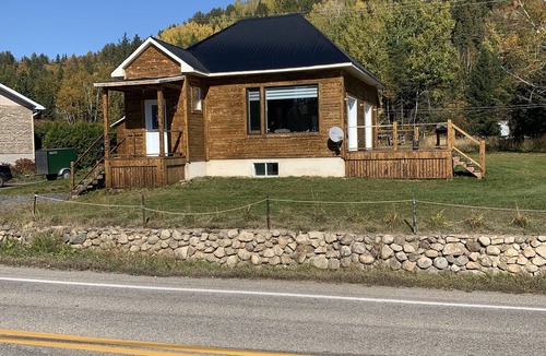 Saint Aime Des Lacs House | The log driver's rest. Cozy chalet near Haute George and near the ski center