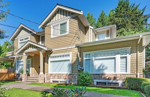Upper Lonsdale House | The Loveliest place to stay in North Vancouver