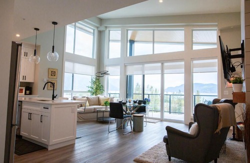 Harrison Hot Springs House | The Luna, New Penthouse w Patio, Lake and Mtn Views