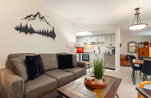 Upper Village Apartment | The Maple | Ski-in Ski-out 1 Bed w/Hot Tub, Pool, Sauna, and Fireplace