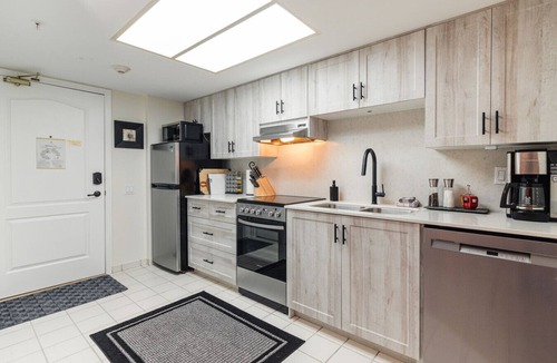 Upper Village Apartment | The Maple | Ski-in Ski-out 1 Bed w/Hot Tub, Pool, Sauna, and Fireplace