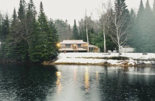 Huntsville House | The Mara Waterfront Cottage, Muskoka