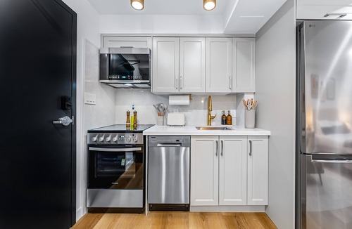 Grange Park Apartment | The McCaul | Basement Near Chinatown & AGO