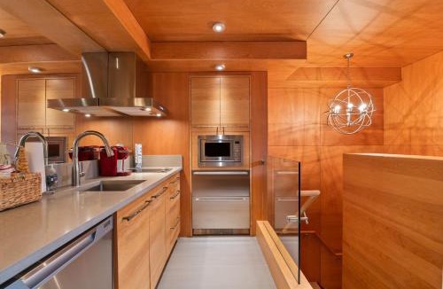 Whistler Village Apartment | The Nest, Central, Luxury Unit, Free Parking