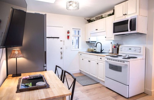 Harrison Hot Springs Condo | The Nook | Top Floor Suite with Mountain View