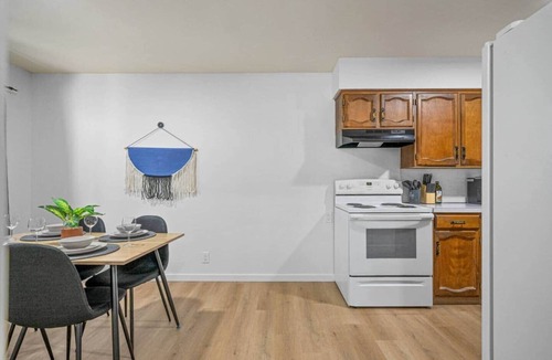 Killarney House | The Palm - Near DT, Shopping & Restaurants!