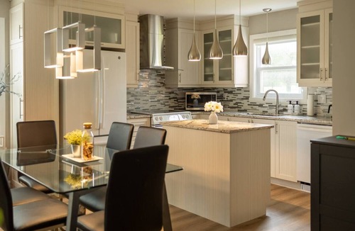 Magog Apartment | The Peaks and the Water