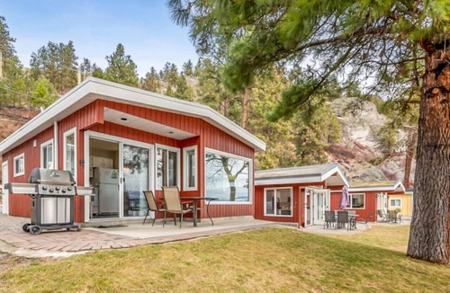 Central Okanagan Apartment | The Perfect Getaway Cabin in the Okanagan #6