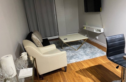Mount Royal Apartment | The place is cozy on 17 ave sw Calgary Downtown