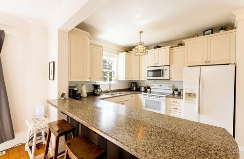 Hope River House | The Porch Light - 5 Bedroom Retreat with music room.