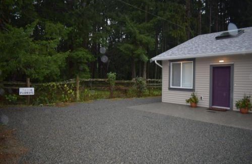 Regional District of Nanaimo Apartment | The Purple Door Carriage House