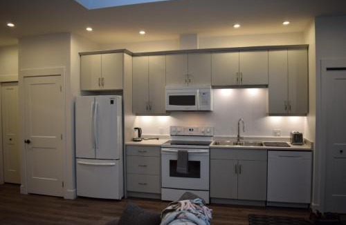 Regional District of Nanaimo Apartment | The Purple Door Carriage House