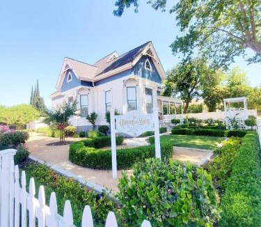 Winters Villa | The Queen On Main