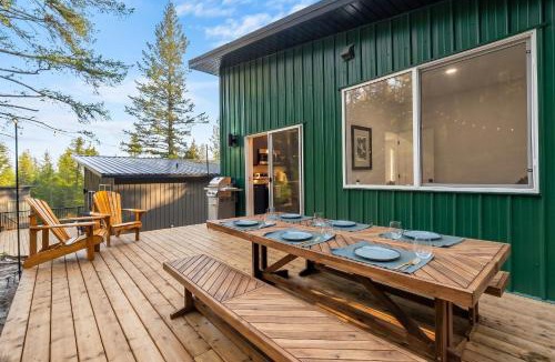Alberta House | The Ravenswood Mountain Escape in Crowsnest Pass
