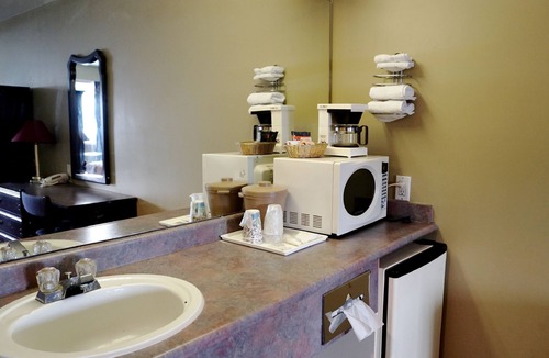 Whitecourt Hotel | The Ritz Cafe and Motor Inn