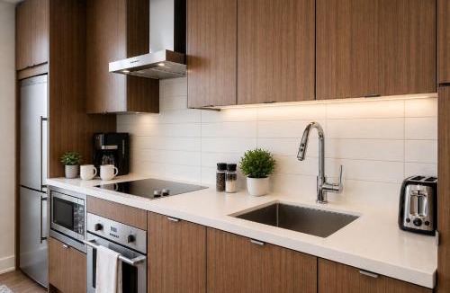 Toronto Entertainment District Apartment | The Ritz Suites - Downtown Toronto - CN Tower & Rogers Centre