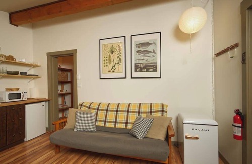 Port Renfrew Cabin | The Rocky Knoll - Garden View - Pet Friendly