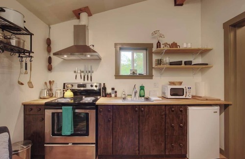Port Renfrew Cabin | The Rocky Knoll - Garden View - Pet Friendly