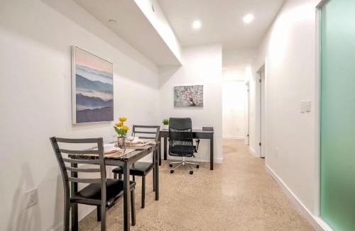 Downtown Toronto Hotel | The Roland - Corktown Comfort Basement Suite Downtown Stay