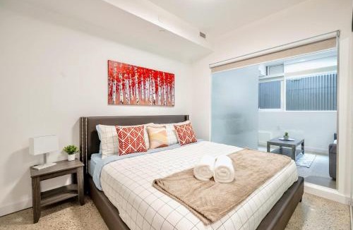 Downtown Toronto Hotel | The Roland - Inviting 2BR Basement Suite in Downtown Toronto