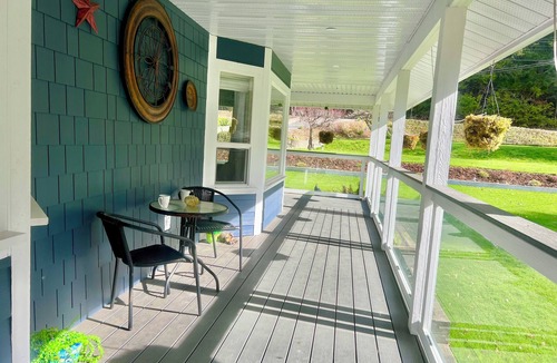 North Cowichan House | The Sanctuary with hot tub and pool!