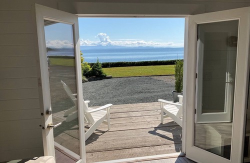 Regional District of Nanaimo Cabin | ‘The SeaShack’ - a unique beachfront stay for two