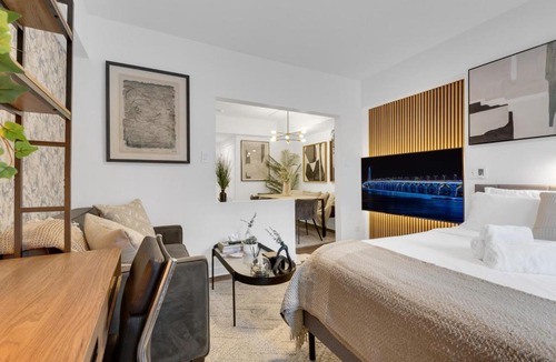 Milton Park Apartment | The Sherbrooke Suite 101