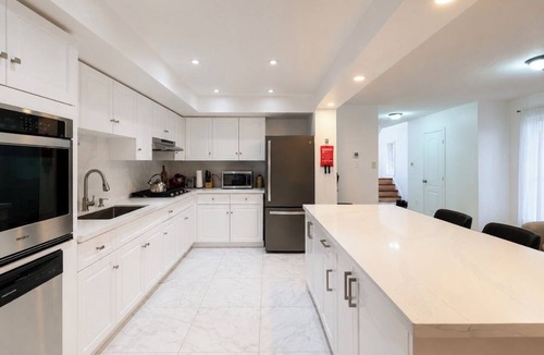 Grimsby House | The space, privacy, and comfort of a true home away from home in Niagara area.