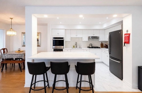 Grimsby House | The space, privacy, and comfort of a true home away from home in Niagara area.