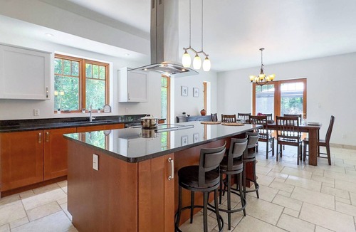 Bayfield Cottage | the Stonewood, Hot tub, King Bed