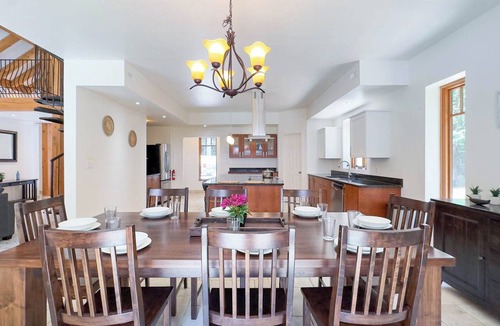 Bayfield Cottage | the Stonewood, Hot tub, King Bed