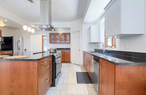 Bayfield Cottage | the Stonewood, Hot tub, King Bed