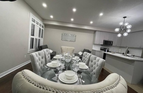 Churchill Meadows House | The STUNNING HOUSE