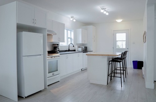 Loretteville Apartment | The Sunday Hideaway | Parking | Wi-Fi | Terrace