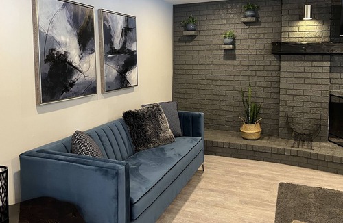 Collingwood Ski Chalet | The Sweet Spot -HOT TUB /SAUNA & GAMES ROOM!