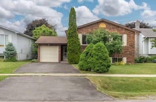 Wellington House | The Townie, a 5BR Family & Group Poolside Retreat
