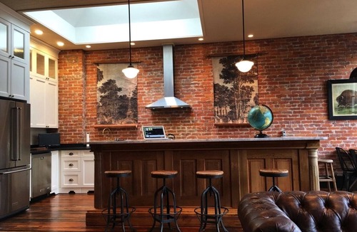 Nelson Apartment | The Tremont Loft- Historic Downtown Luxury