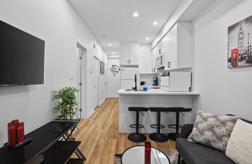Gatineau Apartment | The Urban Hideaway | Stylish 1-Bedroom Apartment