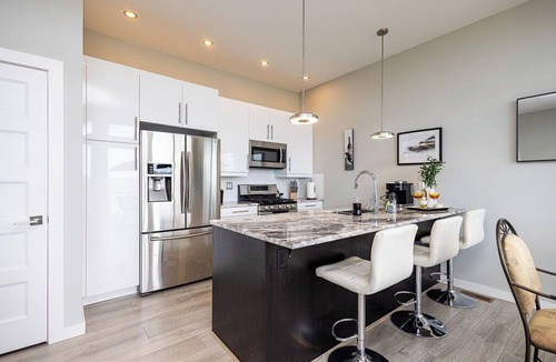Okanagan-Similkameen House | "The Vino Vista" | 10 Acre Winery | Lakeview