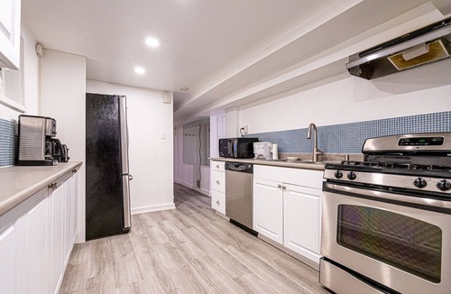 The Beaches House | The Woodbine Beach House ✔450 yds from Woodbine & Kew Beach✔1 BDR Condo✔Sleeps 4