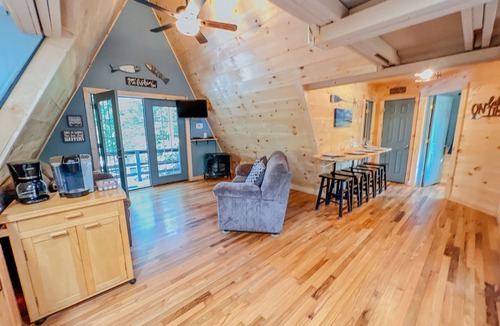 Rockbridge Cabin | Three A-frame Cabins, a provate Pond, row boats!