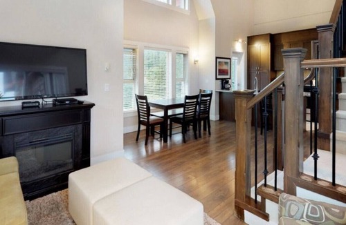 Harrison Hot Springs House | Three Bedroom Penthouse Suite with Mountain View - Harrison Lake View Suites