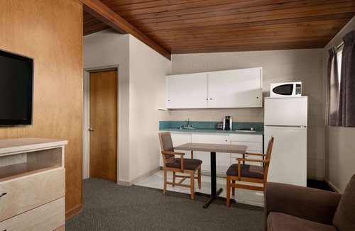 Moose Jaw Hotel | Thriftlodge Moose Jaw