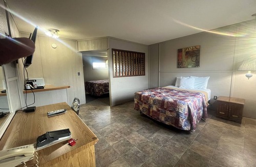 Swan River Hotel | Thunderhill Motel