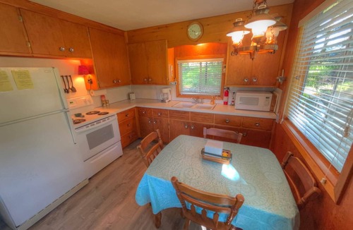 Rideau Lakes House | Ti-De Oaks | Waterfront Cottage on Opinicon Lake