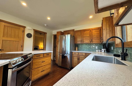 East Kootenay House | Timberline Chalet, Hot Tub, Bike Friendly