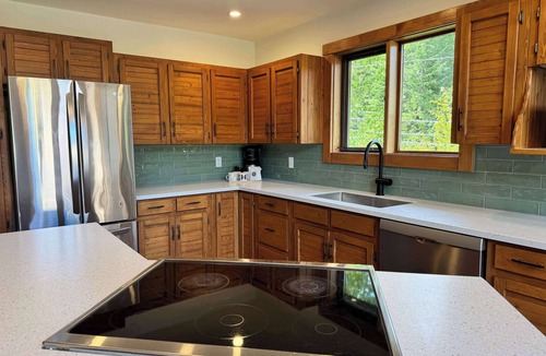 East Kootenay House | Timberline Chalet, Hot Tub, Bike Friendly