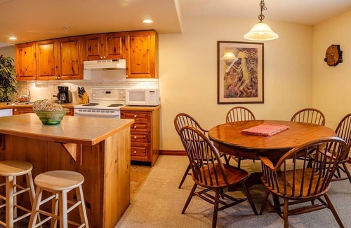 Sun Peaks Condo | Timberline Village #38 By Bear Country