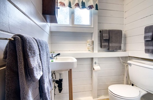 East Kootenay Hotel | Timbers Resort | 2BR | Cabin 4